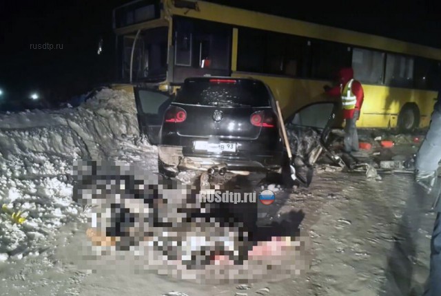 Водитель и пассажир «Фольксвагена» погибли в ДТП с автобусом в Норильске