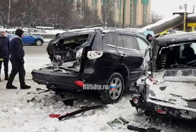 Грузовик раздавил 13 автомобилей на МКАД