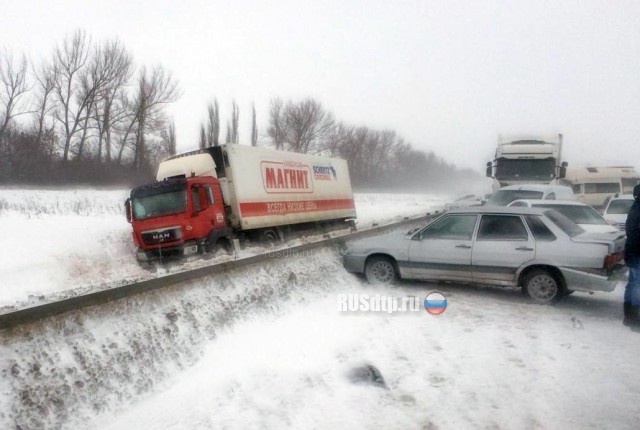 30 автомобилей столкнулись на трассе М-4 в Ростовской области