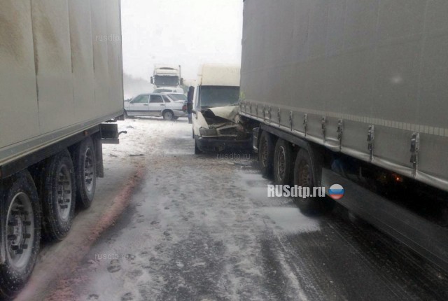 30 автомобилей столкнулись на трассе М-4 в Ростовской области