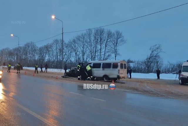 В Белгородской области в ДТП с автобусом двое погибли и 12 человек пострадали