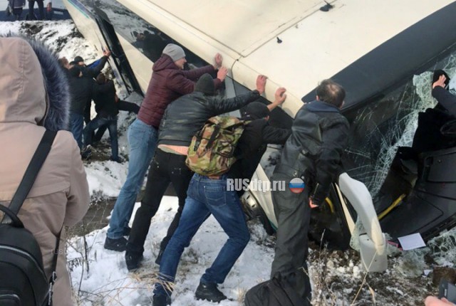 Автобус и фура столкнулись в Калининградской области. ВИДЕО