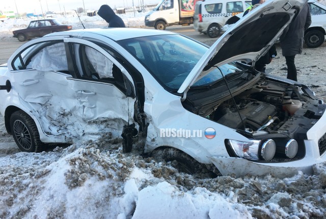 Трое пострадали в ДТП на Южном шоссе в Тольятти. ВИДЕО