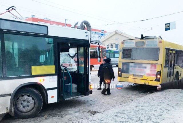 В Перми женщину раздавило между двумя автобусами