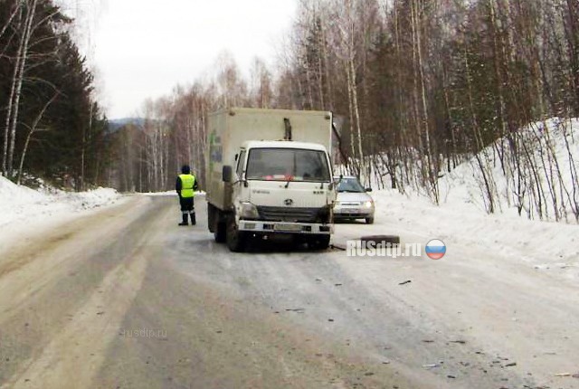 На Урале «Рено» смяло от столкновения с грузовиком