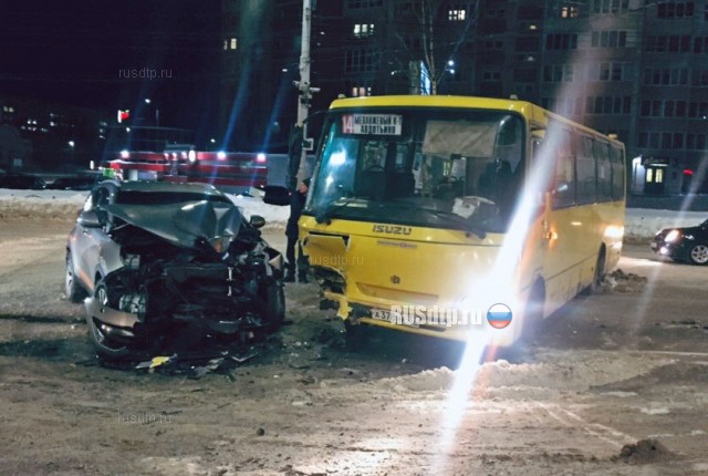 В Иванове в ДТП с участием автобуса пострадали 6 человек. ВИДЕО