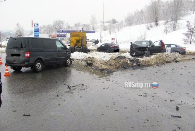 В Белгороде большегруз подмял под себя 6 автомобилей. ВИДЕО