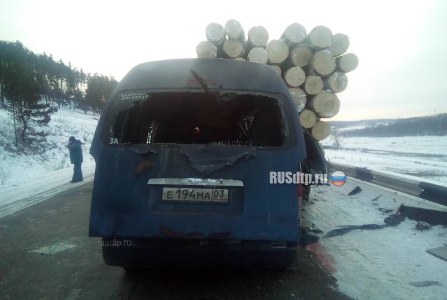 В Иркутской области в ДТП с участием микроавтобуса и грузовика погибли 4 человека