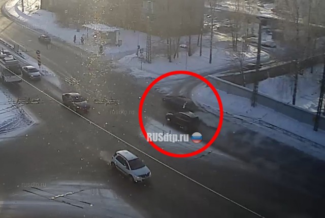 Гонки на дороге в Петрозаводске привели к ДТП. Видео