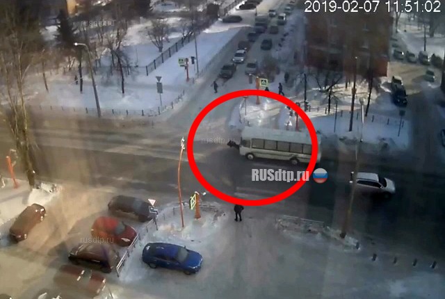 В Кемерове автобус сбил пешехода. ВИДЕО