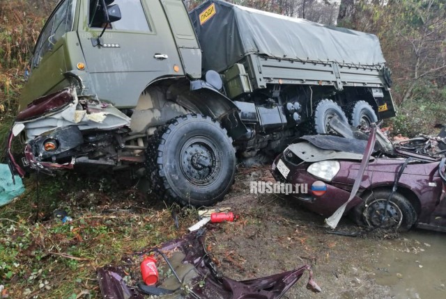 В Абхазии военный грузовик проехался по «Приоре»
