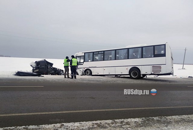 В Курганской области в ДТП с участием автобуса погибли мужчина и подросток