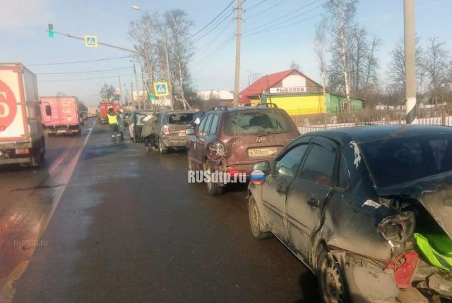 8 автомобилей столкнулись на трассе М-10 в Тверской области