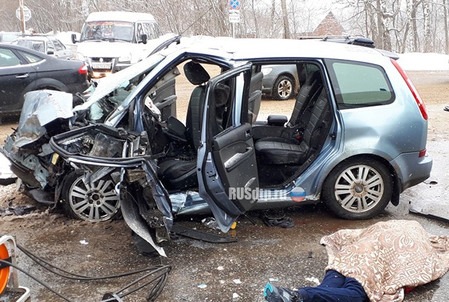 Один человек погиб и четверо пострадали в ДТП с участием автобуса в Новомосковске