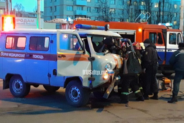 В Бобруйске в результате ДТП фельдшера выбросило из скорой