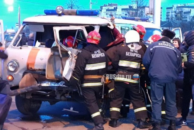 В Бобруйске в результате ДТП фельдшера выбросило из скорой