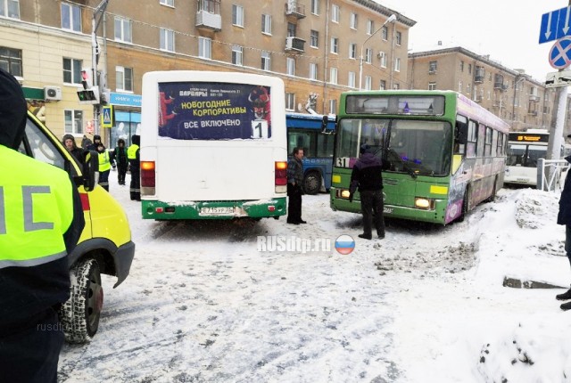Момент ДТП с автобусами в Череповце. ВИДЕО