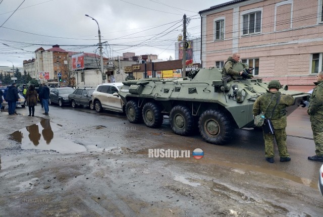 Массовое ДТП с участием военной техники произошло в Курске