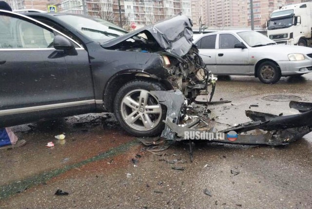 Видеорегистратор запечатлел момент ДТП с участием скорой в Краснодаре