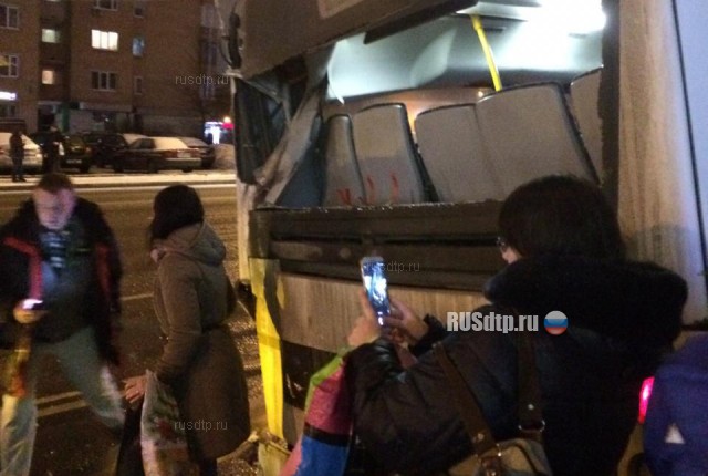 Камера запечатлела момент ДТП с двумя автобусами в Химках