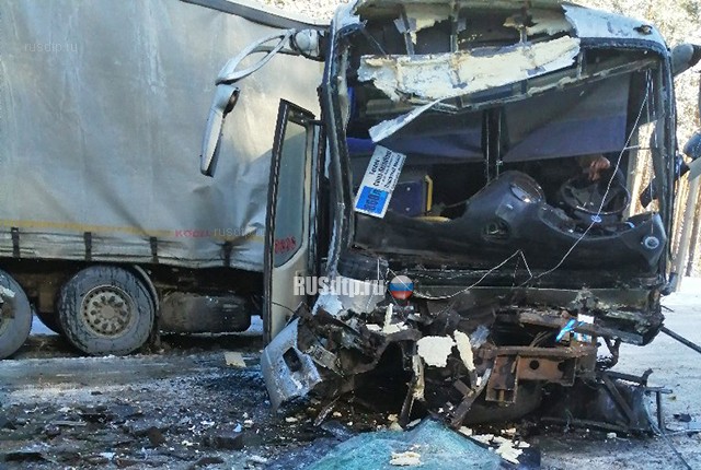 Один человек погиб и 14 пострадали в ДТП с участием автобуса в Ленобласти