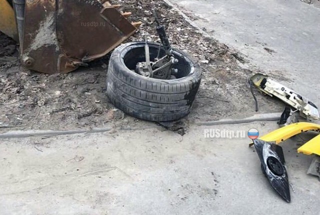 В Ростове-на-Дону спорткар разорвало от столкновения с КАМАЗом