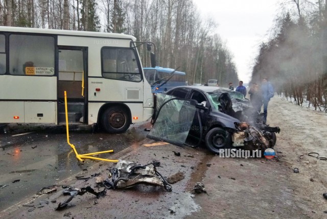 Смертельное ДТП с участием автобуса произошло в Ленинградской области