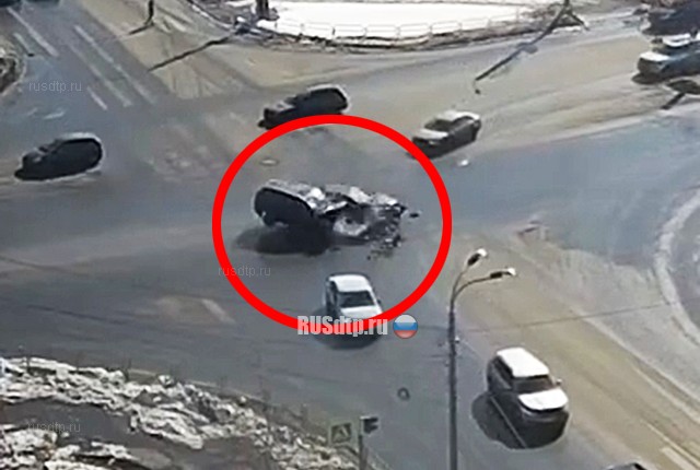 Два автомобиля столкнулись на Братьев Кашириных в Челябинске