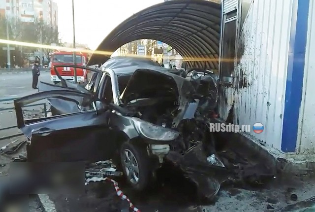 В Брянске 4 человека погибли при наезде автомобиля на стационарный пункт полиции