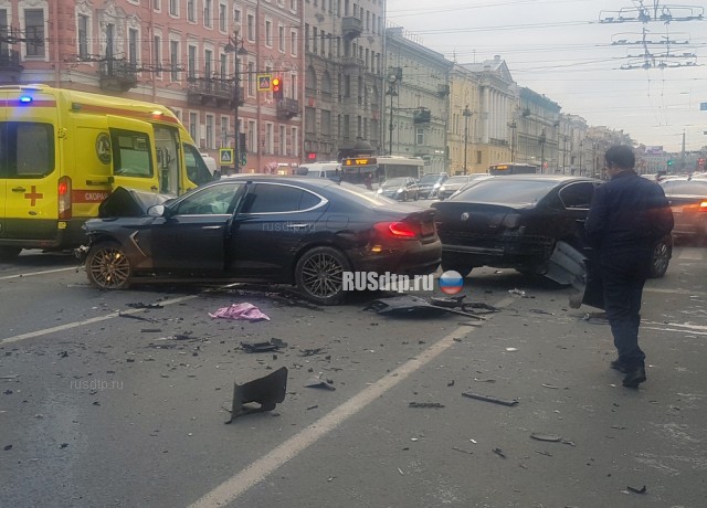 Смертельное ДТП произошло на Невском проспекте в Санкт-Петербурге