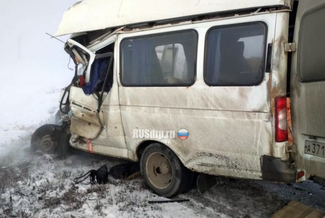 В Ульяновской области в ДТП с участием микроавтобуса и грузовика погибли 3 человека