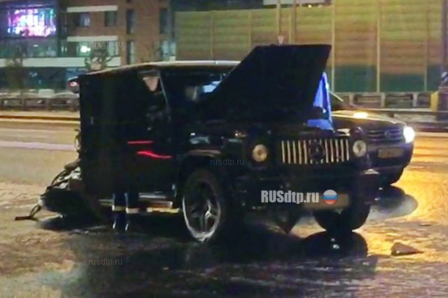 В Москве мажор на «Гелендвагене» врезался в машину с семьёй и скрылся