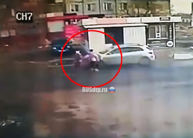 В Омске женщина сбила 10-летнюю девочку. ВИДЕО