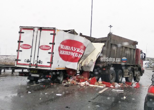 «Колбасное» ДТП на Киевском шоссе попало на видео