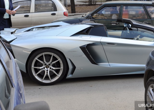 В Челябинске в ДТП попал олигарх на Lamborghini