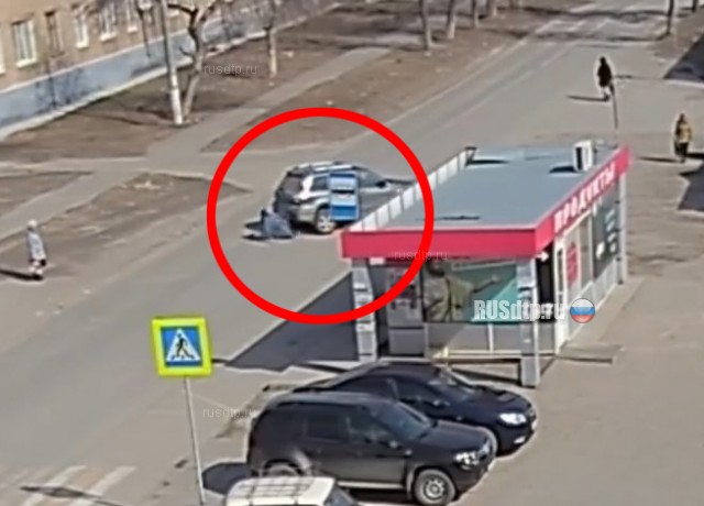 В Вишневогорске водитель сбил пешехода и скрылся. ВИДЕО