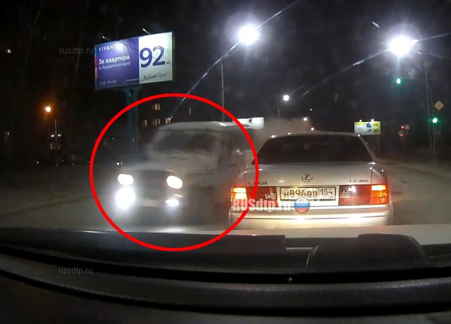 В Новосибирске водитель УАЗа совершил массовое ДТП в Академгородке