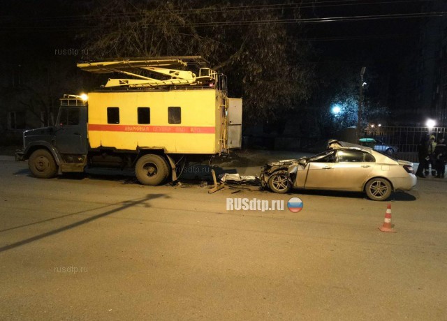 В Кирове мужчина погиб, врезавшись на автомобиле в грузовик