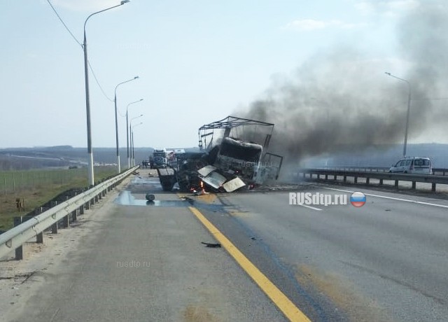 В Тульской области грузовик въехал в «Газель» дорожников. Погиб человек