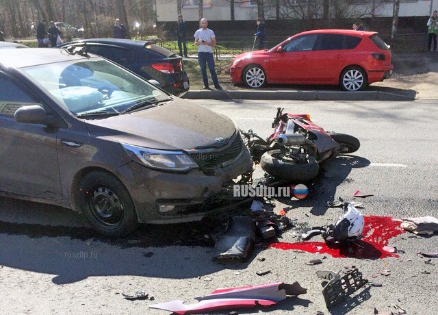 В Петербурге в ДТП погиб мотоциклист. ВИДЕО