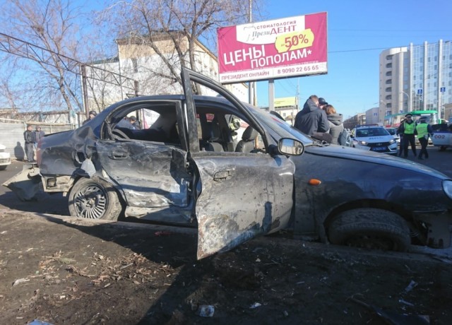 В Екатеринбурге в утреннем ДТП погибла женщина. ВИДЕО