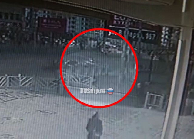 В Екатеринбурге в утреннем ДТП погибла женщина. ВИДЕО