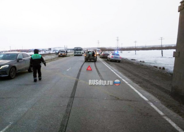 В ЯНАО отлетевший от грузовика кусок льда убил пассажирку «Нивы»