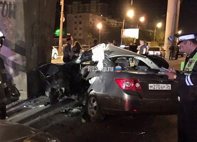 В Астрахани в ночном ДТП погибли три человека
