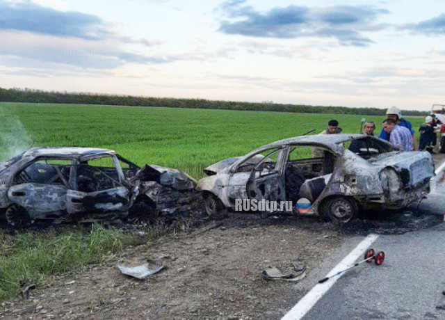 5 человек сгорели в автомобилях в результате ДТП на Кубани