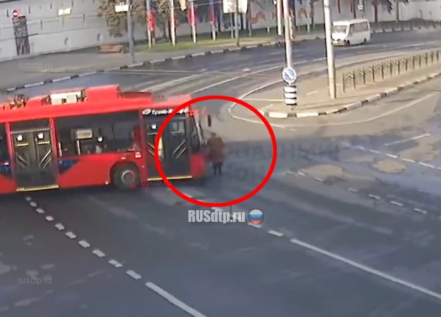 В Ярославле троллейбус сбил пенсионерку. ВИДЕО
