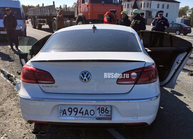 Под Сургутом водитель и пассажир «Фольксвагена» разбились на скорости 200 км/ч