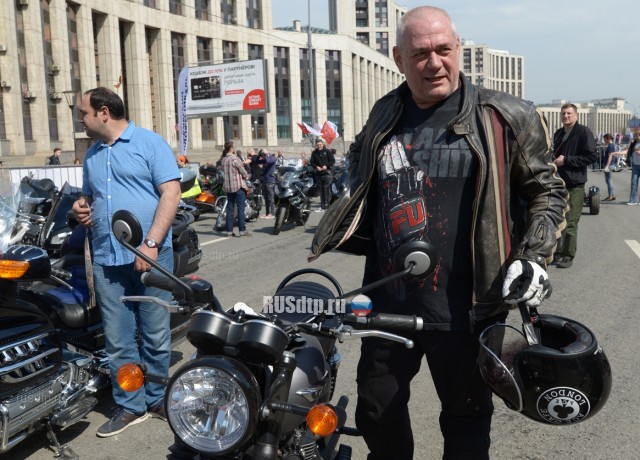 В Москве на мотоцикле разбился известный журналист Сергей Доренко