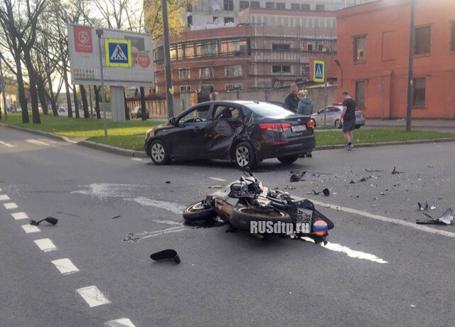 Мотоциклист пострадал в ДТП на Лиговском. ВИДЕО