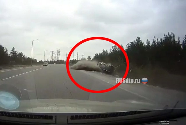 Уснувший водитель врезался в столб на трассе Нефтеюганск - Сургут
